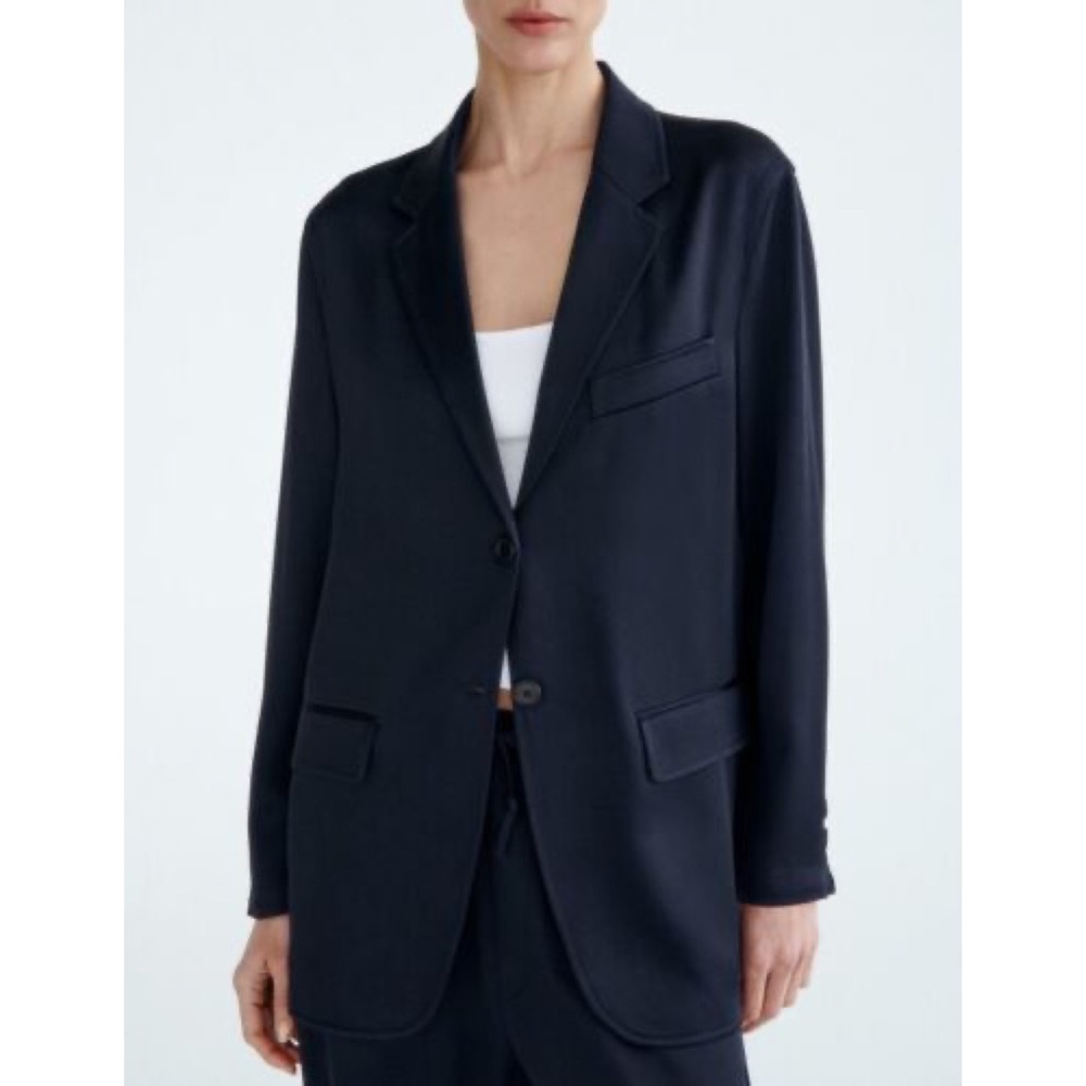 😎😎😎SOLD😎😎New • Zara • Limited Edition The Satin Blazer in Navy.